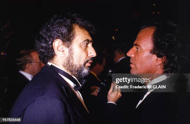 Placido Domingo et Julio Iglesias lors d'une soirée le 28 octobre 1986 à New York, Etats-Unis.