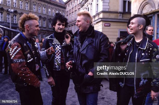 Punks dans une rue de Prague le 15 janvier 1989, République Tchèque.