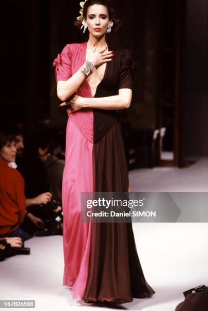 Défilé hanae Mori, Haute-Couture collection Printemps-été 1989 à Paris le 22 janvier 1989, France.