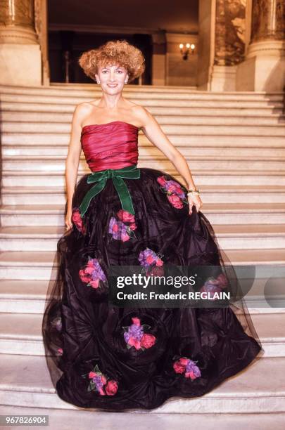 Eve Ruggieri sur le grand escalier de l'Opéra Garnier le le 14 septembre 1987 à Paris, France.