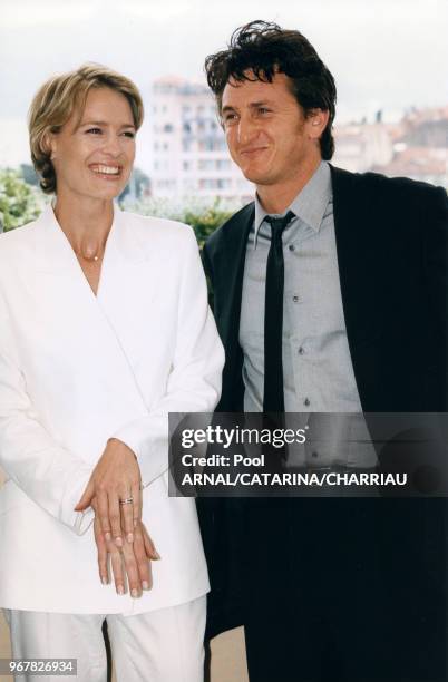Robin Wright et Sean Penn lors du Festival de Cannes le 16 mai 1997, France.