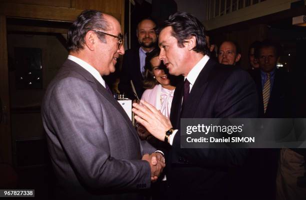 Alain Delon et Francis Bouygues à TF1 à Paris le 14 mars 1988, France.