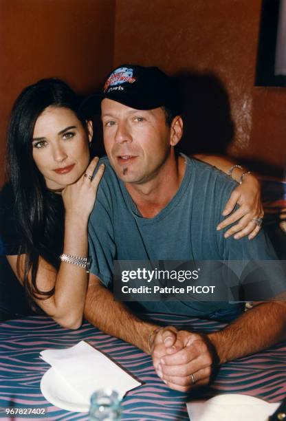 Demi Moore et Bruce Willis lors de l'ouverture du Planet Hollywood à Paris le 31 aout 1995, France.