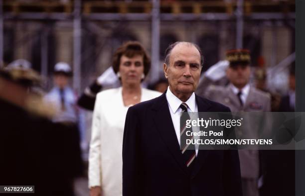 François Mitterrand et Edith Cresson, Premier ministre, lors du défilé du 14 juillet à Paris France.