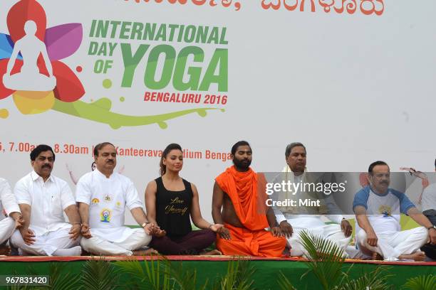 Ananth Kumar, Minister of Chemicals and Fertilizers, Bipasha Basu, Bollywood Actress, Shwaasa Guru Sri Vachananda Swamiji, Karnataka CM Siddaramaiah...