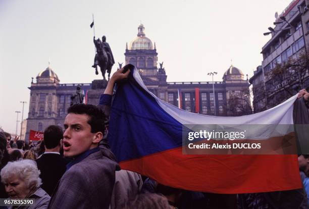 Manifestation dans les rues de Prague le 28 octobre 1989, république Tchèque.