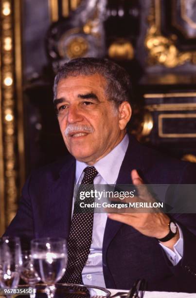 écrivain Gabriel Garcia Marquez lors d'un repas officiel le 13 juillet 1989 à Paris, France.