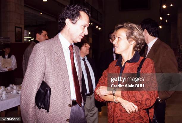 Christine Ockrent et Jean-Marie Cavada lors d'un séminaire des télévisions Antenne 2 et France 3 à Dijon le 28 octobre 1989, France.