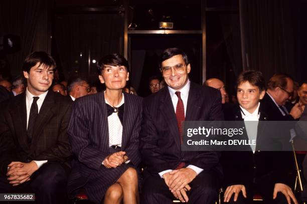 Jean-Louis Beffa et sa famille élu manager de l'année 1989 à Paris le 19 octobre 1989, France.