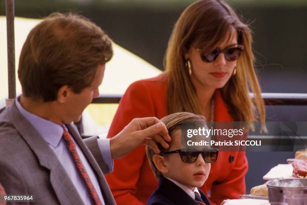 La princesse Caroline, son fils et son époux, à Monte-Carlo, à Monaco le 24 avril 1988.