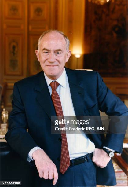 Hervé de Charette, homme politique, dans son bureau le 22 mai 1995 à Paris, France.