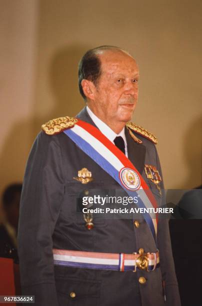 Le président Alfredo Stroessner en uniforme militaire, à Asucion, Paraguay le 15 mai 1986.