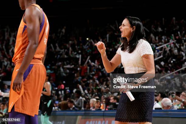 Head coach Sandy Brondello of the Phoenix Mercury speaks to the team during the game against the New York Liberty on June 5, 2018 at Madison Square...