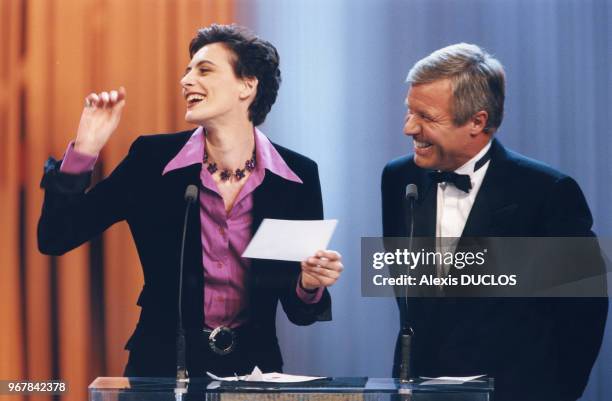 Le top model Inès de la Fressange et le présentateur Bruno Masure le 27 janvier 1997 à Paris, France.