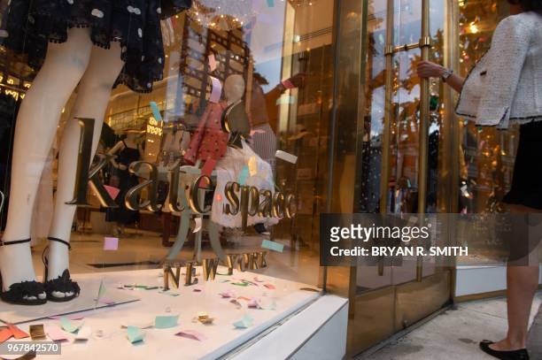 Kate Spade boutique on June 5, 2018 in New York. - Spade, one of the biggest names in American fashion, was found dead in New York after committing...