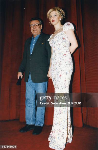 Le réalisateur Milos Forman et l'actrice Courtney Love lors d'une première le 18 février 1997 à Paris, France.