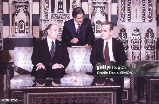 Hafez el-Assad et François Mitterrand lors de la visite du président français en Syrie, Damas le 27 novembre 1984.