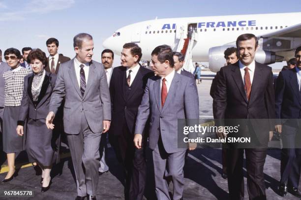 Le président syrien Hafez el-Assad à l'aéroport de Damas lors de la visite du président François Mitterrand en Syrie le 27 novembre 1984.