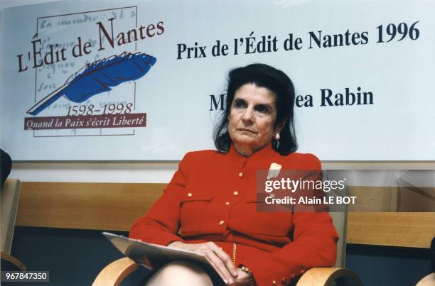 Leah Rabin, veuve de l'ancien Premier ministre israélien Yitzhak Rabin, reçoit un prixle 21 février 1997 à Nantes, France.