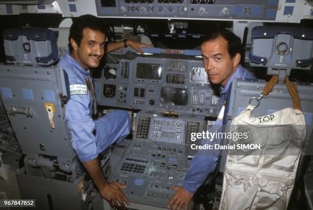 Prince Sultan ben Salmane Al Saoud et Patrick Baudry lors de la mission Discovery de la NASA le 22 mai 1985 aux Etats-Unis.