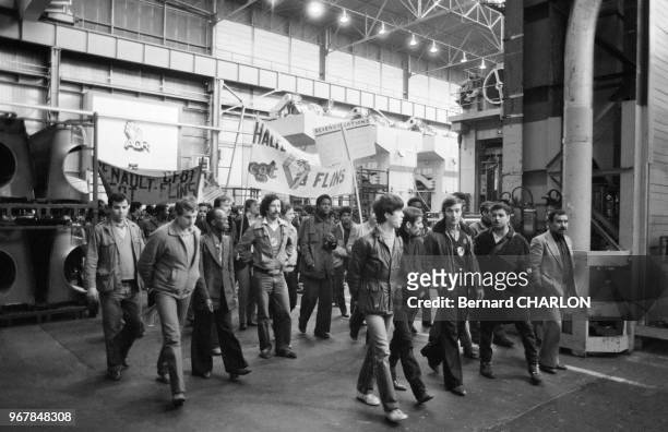 L'appel de la CGT, un meeting s'est tenu à l'usine Renault de Flins pour protester contre la mise au chomage de 6900 personnes à Flins, France, le 13...
