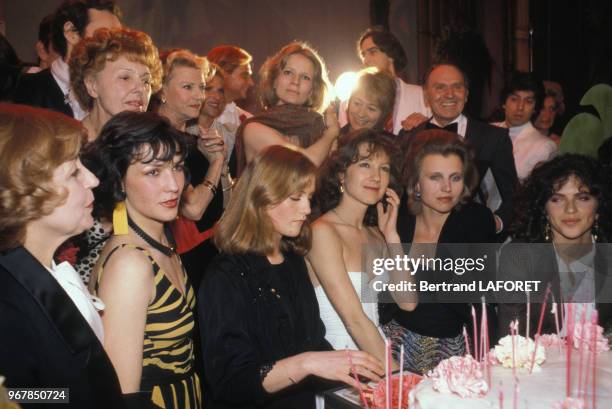 Suzy Delair, Paulette Dubost, Nicole Garcia, Annie Girardot, Isabelle Huppert, Hanna Schygulla, Nathalie Baye et Clio Goldsmith réunies pour fêter...