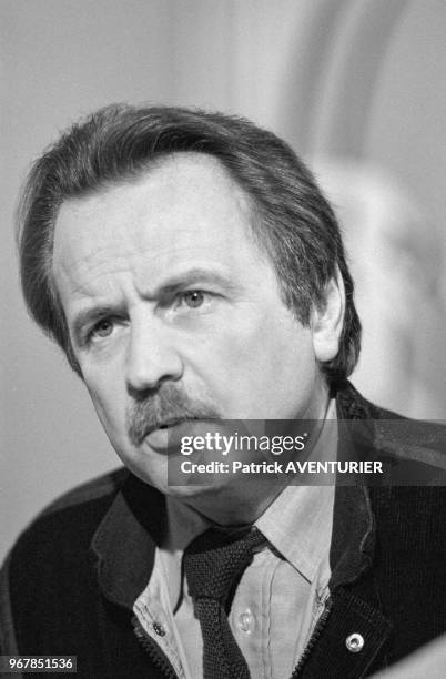 Régis Debray, conseiller du président François Mitterrand, invité de l'émission 7/7 sur TF1 le 25 mars 1984, Paris, France.