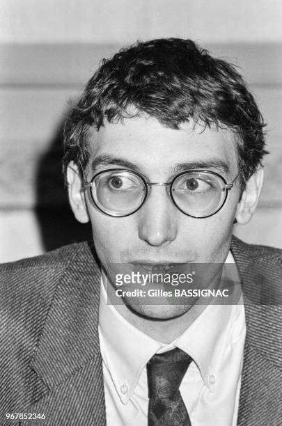 Pierre-André Albertini , ancien détenu dans lisons sud-africaines, lors d'une Paris le 18 avril 1988, France.