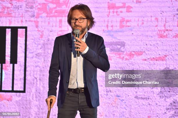 Alex Jaffray speaks on stage during Chatons dÕOr 2018 award ceremony.