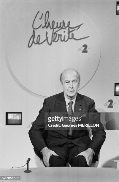 Valéry Giscard d'Estaing invité de l'émission 'L'heure de vérité' sur Antenne 2 à Paris le 20 juin 1988, France.