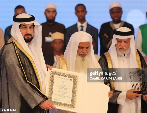 Emirati Sheikh Ahmed bin Mohammed bin Rashid al Maktoum awards Saudi Ali bin Abdurrahman al-Huzaifi , chief imam and the khateeb of the Great mosque...