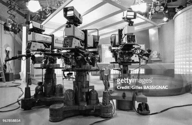 Caméras sur le plateau du journal télévisé lors de la grève à Antenne 2 le 26 septembre 1988, Paris, France.