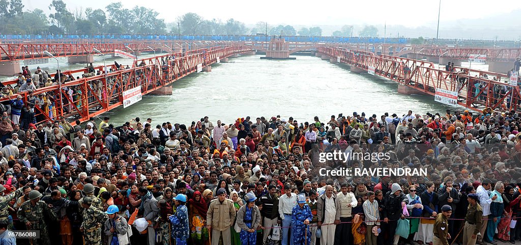 Indian devotees wait to bathe at Har-ki-