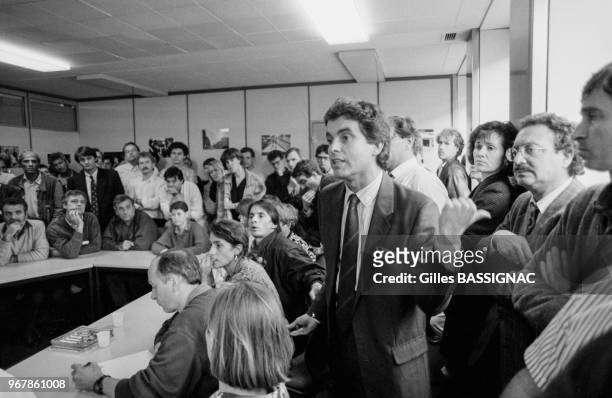 Claude Sérillon lors d'une assemblée générale pendant la grève à Antenne 2 le 26 septembre 1988, Paris, France.
