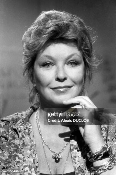 Actrice française Marina Vlady sur ler plateau de l'émission 'Apostrophes' sur Antenne 2 à Paris le 16 octobre 1987, France.