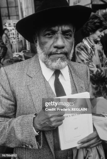 écrivain René Depestre lors de la remise du prix Renaudot le 14 novembre 1988 à Paris, France.