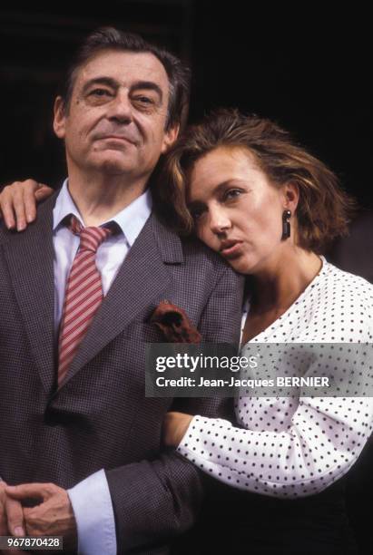 François Perier et Caroline Cellier dans la pièce 'L'age de Monsieur est avancé' à Paris le 18 septembre 1985, France.