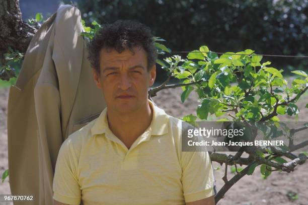 Philippe Léotard sur le tournage du film 'Ni avec toi, ni sans toi' réalisé par Alain Maline à Paris le 27 avril 1984, France.
