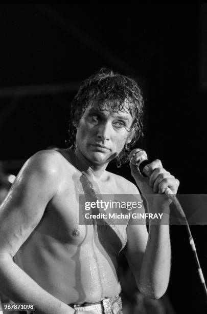 Dernier concert de Johnny Hallyday après un mois de scène au Palais des Sports à Paris, France, le 31 octobre 1976.