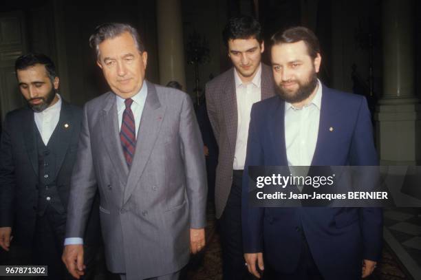 Jean-Bernard Raymod et Alireza Moayeri, membre de la délégation iranienne, à Paris le 22 mai 1986, France.