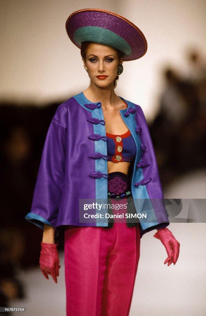 Angie Everhart au défilé Yves Saint-Laurent, Prêt-à-Porter