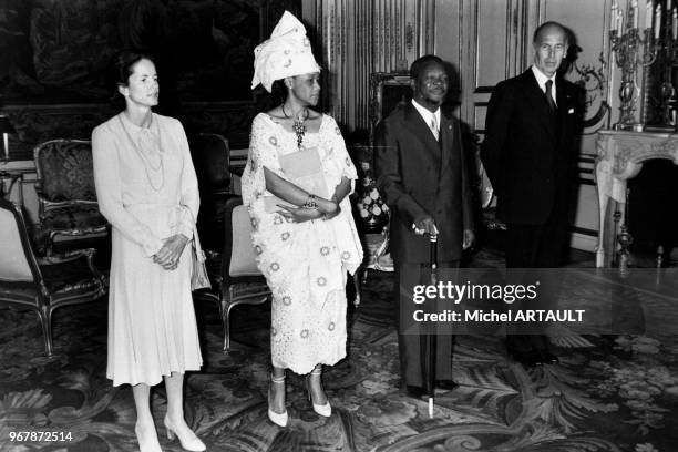 Le président Valéry Giscard d'Estaing et son épouse Anne-Aymone au palais de l'Elyése avec l'empereur Bokassa de Centrafrique et son épouse Catherine...