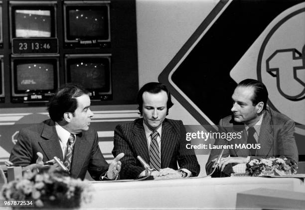 Georges Marchais, Roger-Gérard Schwartzenberg et Jacques Chirac sur le plateau de TF1 le 13 mars 1977 à Paris, France.