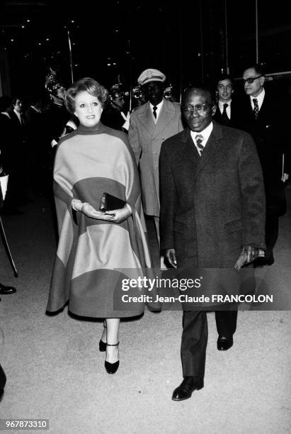 Léopold Sédar Senghor, président de la République du Sénégal, et son épouse Colette lors d'une inauguration le 31 janvier 1977 à Paris, France.