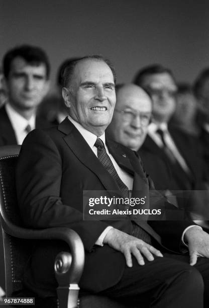 François Mitterrand lors d'une cérémonie le 14 juillet 1985 à Cannes-Ecluse, France.