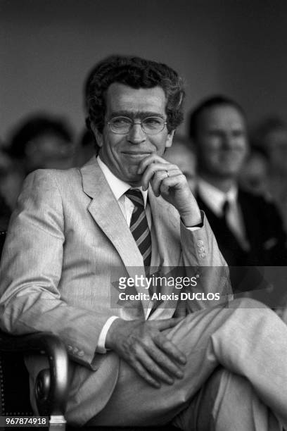 Pierre Joxe lors d'une cérémonie le 14 juillet 1985 à Cannes-Ecluse, France.