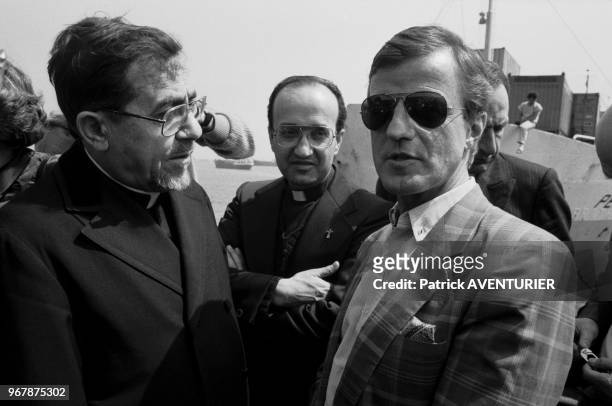 Bernard Kouchner pendant l'opération 'Un bateau pour le Liban' de Médecins sans frontières le 22 avril 1987, Liban.