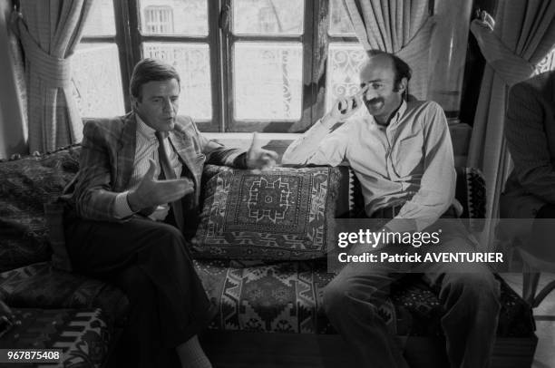 Bernard Kouchner et Walid Joumblatt pendant l'opération 'Un bateau pour le Liban' de Médecins sans frontières le 22 avril 1987, Liban.