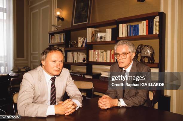 Oskar Lafontaine s'entretient avec Lionel Jospin le 20 mai 1987 à Paris, France.