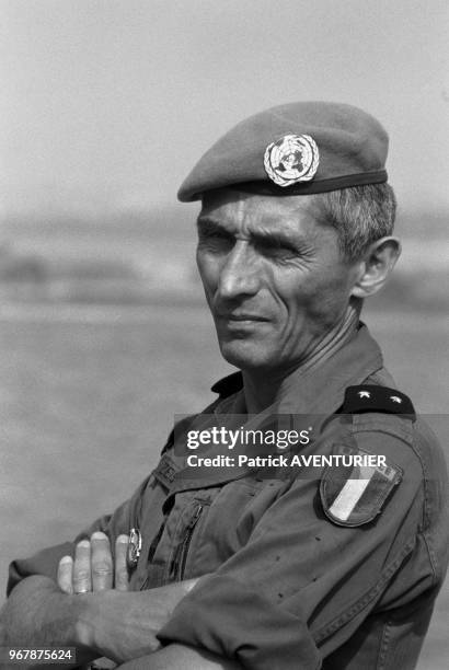 Le général Michel Zeisser pendant l'opération 'Un bateau pour le Liban' de Médecins sans frontières le 22 avril 1987, Liban.